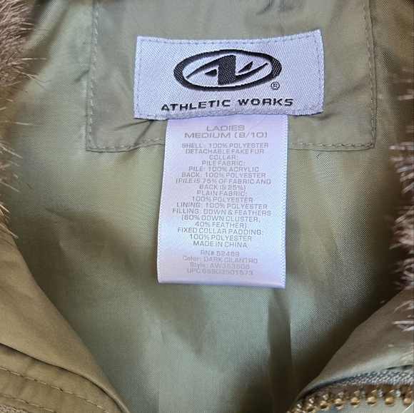 Women's puffy vest with faux fur collar.  Size Medium. Great for Fall! - Picture 3 of 5